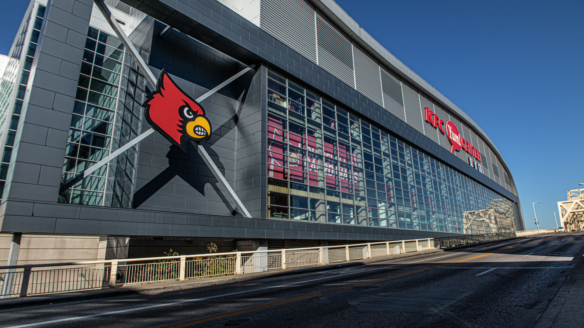 BOZICH | What's the best men's basketball opening: Louisville or Michigan?